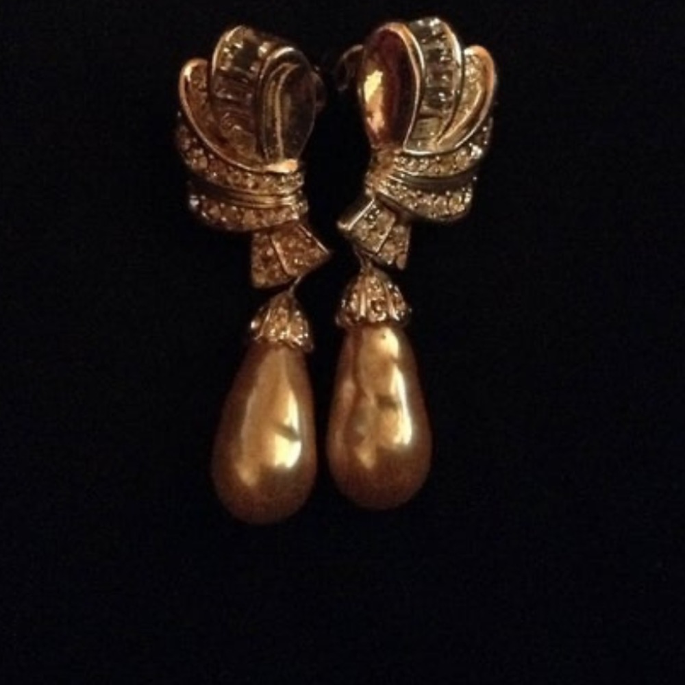 Carolee Freshwater pearl & Crystal teardrop  earrings signed rhinestone